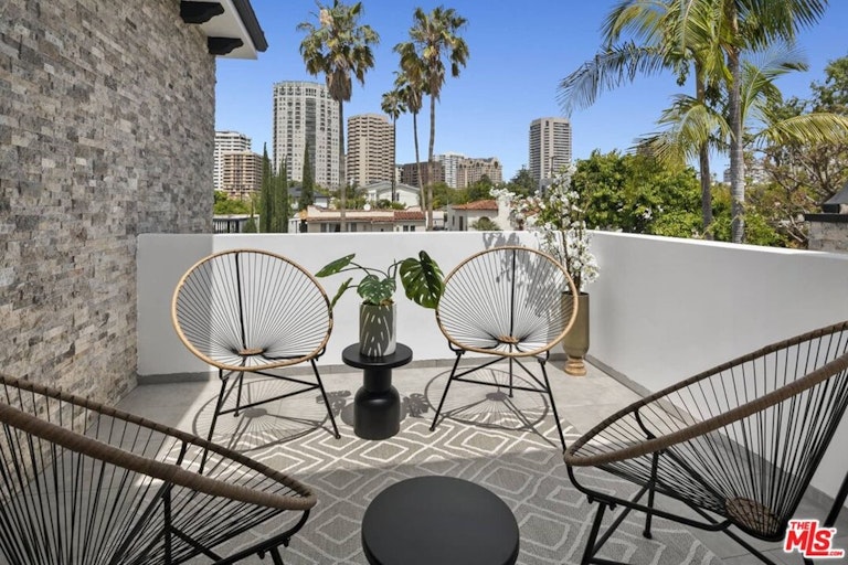 Photo 30 of 53 - 10526 Ohio Ave, Los Angeles, CA 90024