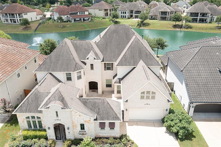 Photo 2 of 48 - 6339 Windermere Park Ln, Sugar Land, TX 77479
