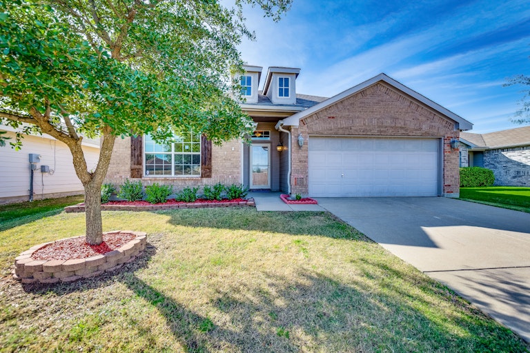 Photo 2 of 20 - 814 Sycamore St, Anna, TX 75409