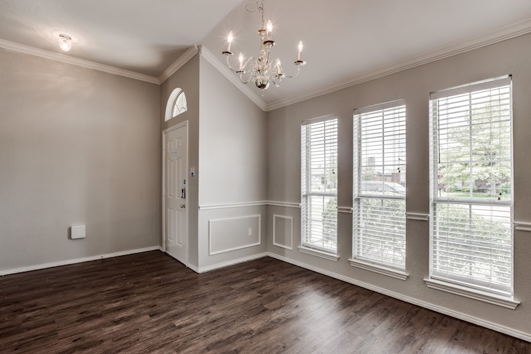 Photo 5 of 28 - 6910 Todd Ln, Sachse, TX 75048