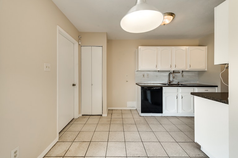 Photo 7 of 28 - 9507 Sophora Dr, Dallas, TX 75249
