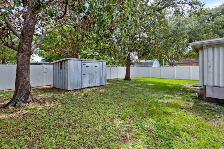 Photo 19 of 29 - 10384 111th Pl, Largo, FL 33773