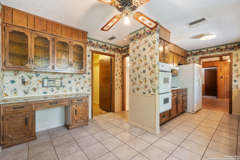Photo 14 of 27 - 3538 Pinebluff Dr, San Antonio, TX 78230