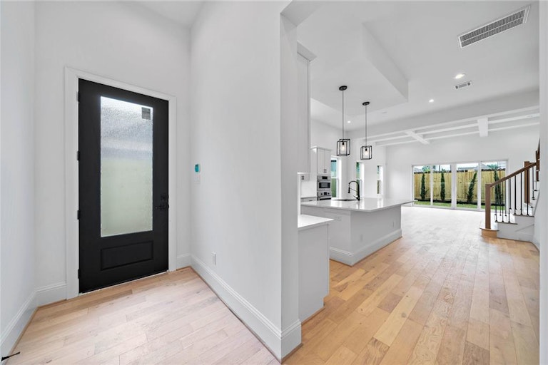 Photo 3 of 46 - 1420 Alexander St, Houston, TX 77008