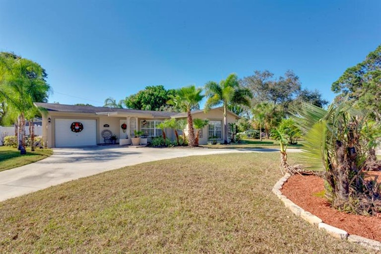 Photo 2 of 25 - 14010 80th Ave, Seminole, FL 33776