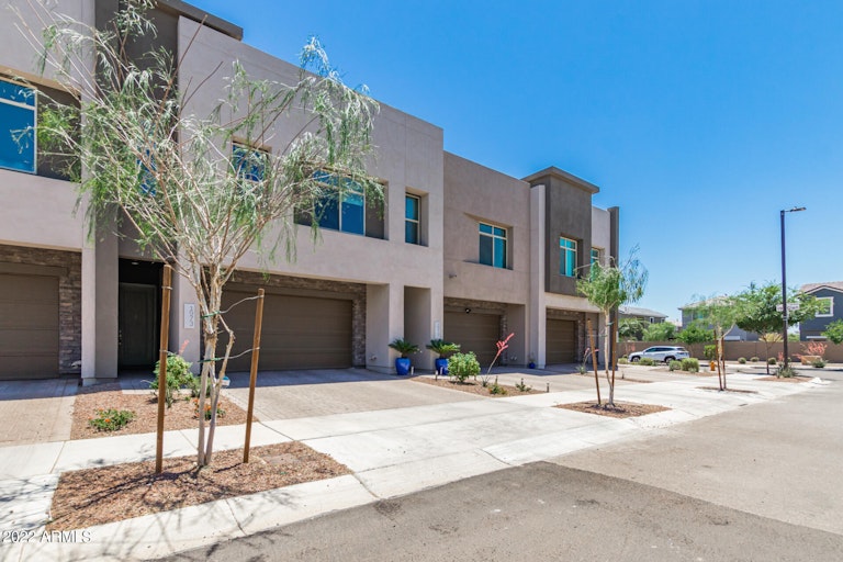 Photo 35 of 49 - 1973 W Kinfield Trl, Phoenix, AZ 85085