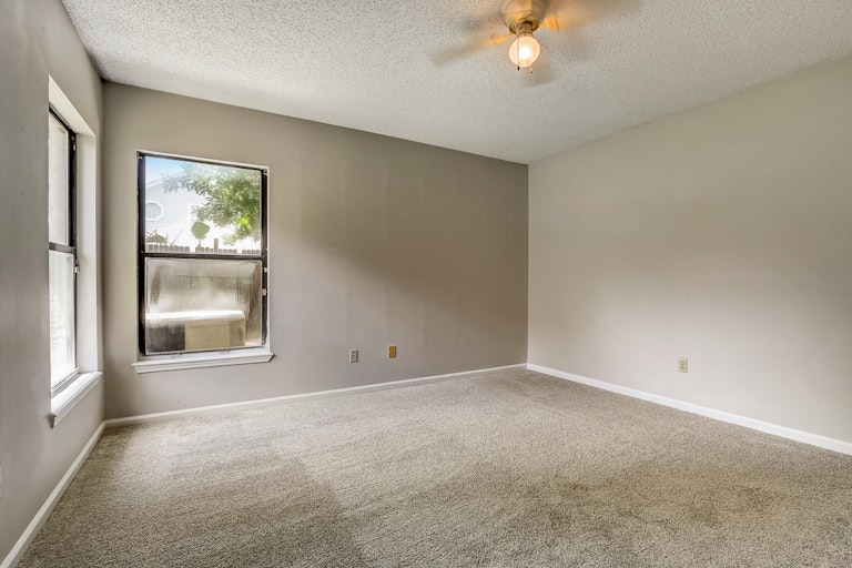 Photo 22 of 32 - 3846 Union Pacific Dr E, Jacksonville, FL 32246