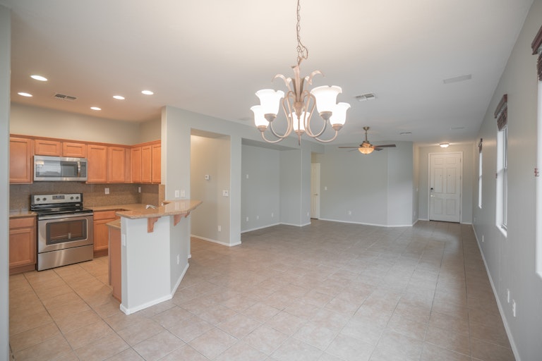 Photo 10 of 29 - 1740 W Twain Dr, Anthem, AZ 85086