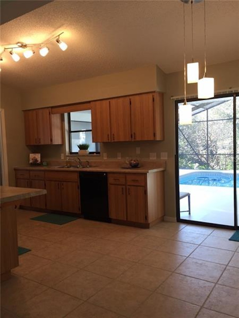 Photo 10 of 24 - 618 First Ave, Lady Lake, FL 32159