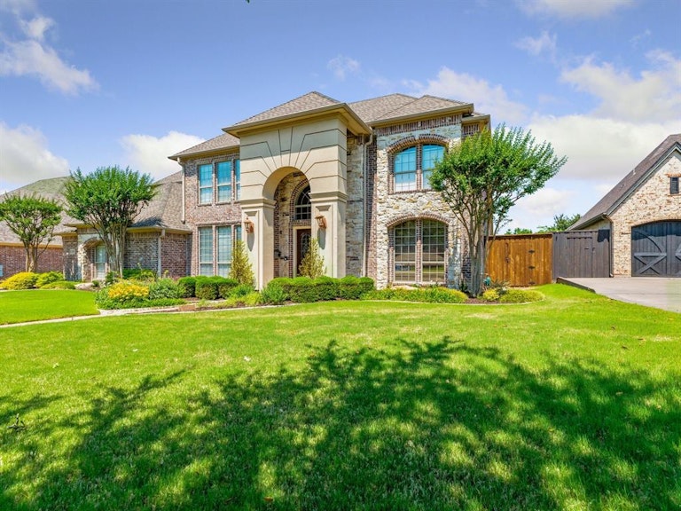 Photo 25 of 40 - 1140 King Mark Dr, Lewisville, TX 75056