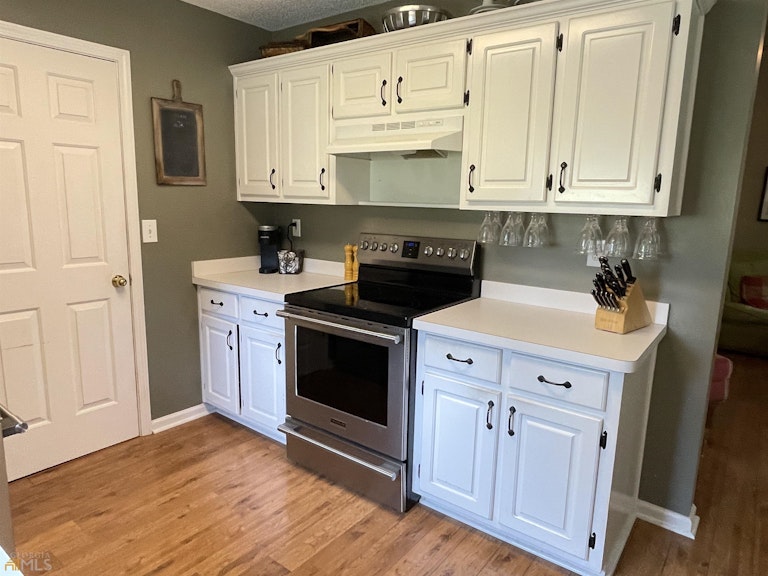 Photo 9 of 36 - 528 Butler Bridge Dr, McDonough, GA 30252