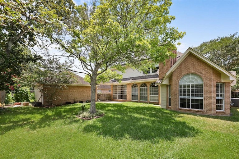 Photo 36 of 37 - 811 Whitby Ct, Sugar Land, TX 77479