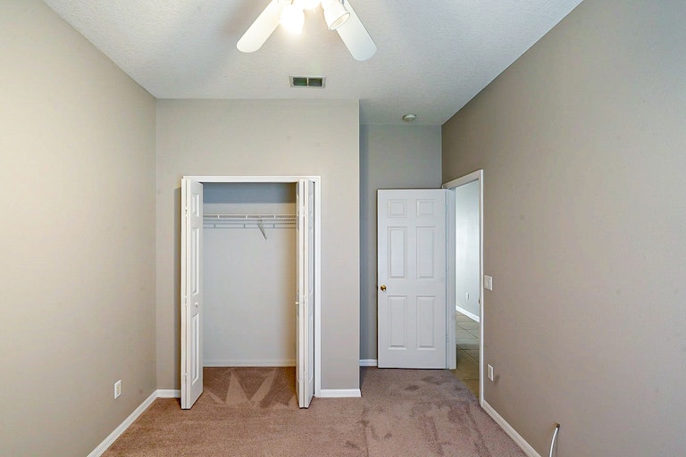 Photo 24 of 33 - 1621 Anna Catherine Dr, Orlando, FL 32828