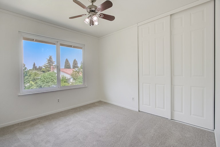 Photo 32 of 44 - 8017 Stone Canyon Cir, Citrus Heights, CA 95610