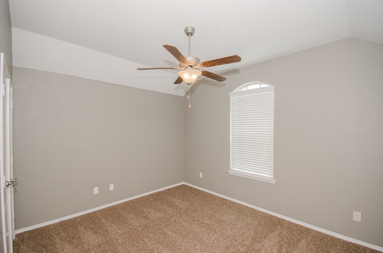 Photo 25 of 30 - 951 Crockett Dr, Lavon, TX 75166