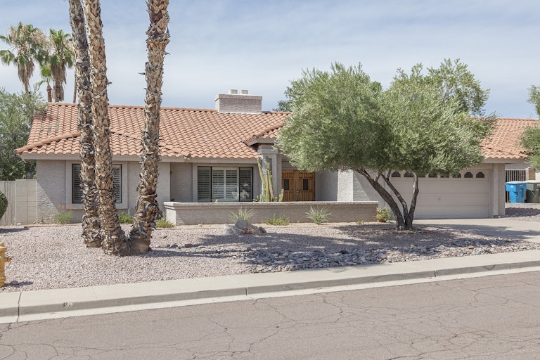 Photo 2 of 29 - 802 E Meadow Ln, Phoenix, AZ 85022