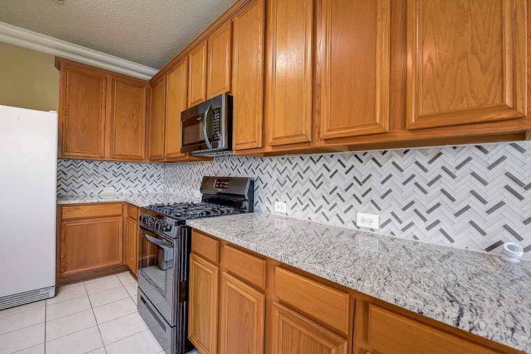 Photo 25 of 37 - 4009 Pear Ridge Dr, The Colony, TX 75056