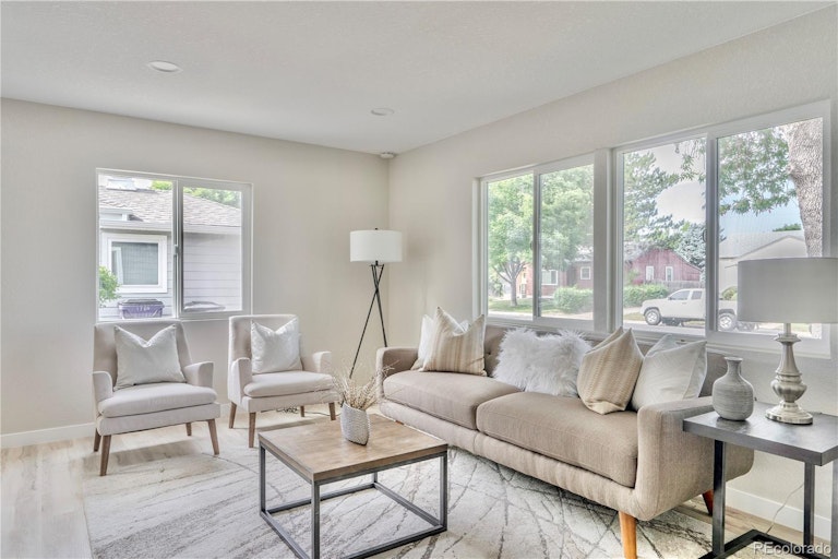 Photo 14 of 37 - 1760 S Filbert Ct, Denver, CO 80222