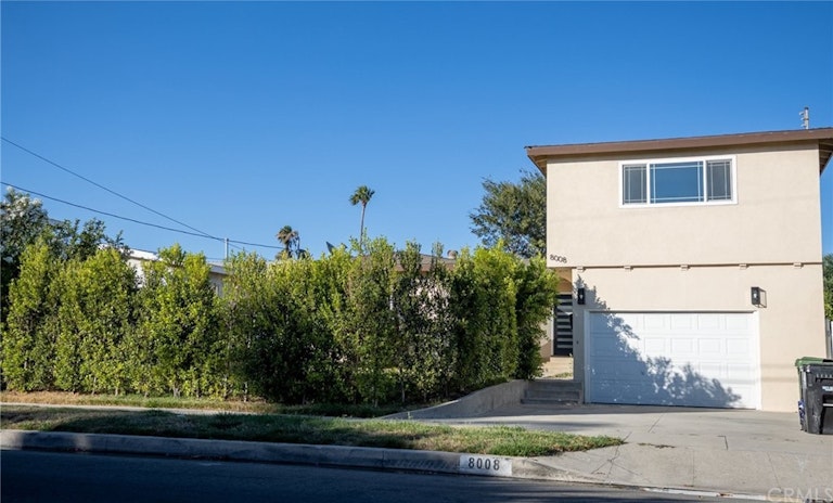 Photo 2 of 24 - 8008 Bellaire Ave, North Hollywood, CA 91605