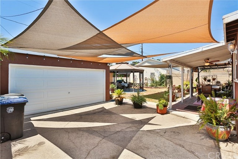 Photo 28 of 30 - 1837 N Catalina St, Burbank, CA 91505