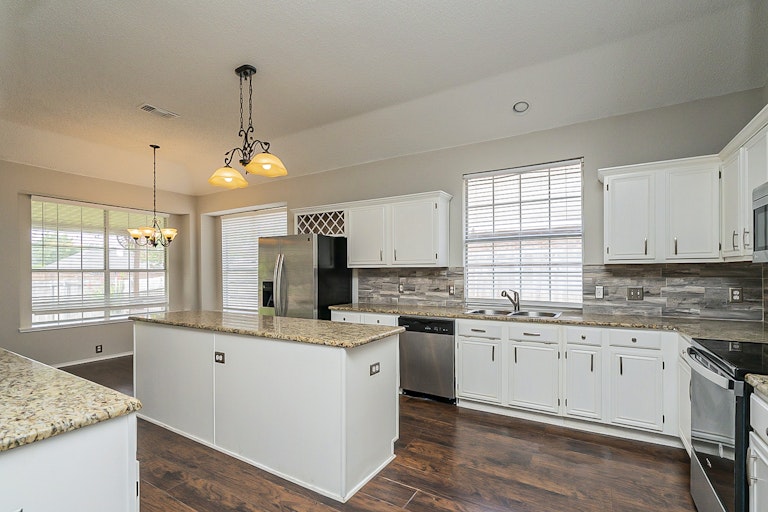 Photo 29 of 47 - 1309 Woodthorpe Dr, Mesquite, TX 75181