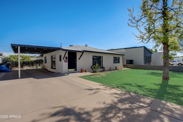 Photo 1 of 26 - 1917 E Mitchell Dr, Phoenix, AZ 85016