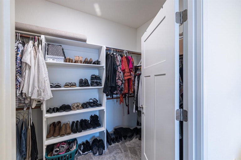 Photo 15 of 28 - 9245 Thimbleberry Dr, Sacramento, CA 95829