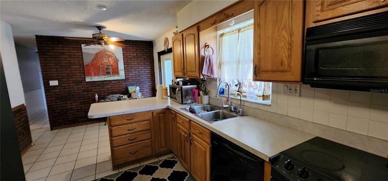 Photo 8 of 14 - 8225 Carey Rd, Lithia, FL 33547