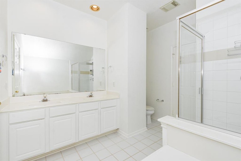 Photo 27 of 37 - 13106 Ryaneagles Dr, Houston, TX 77044