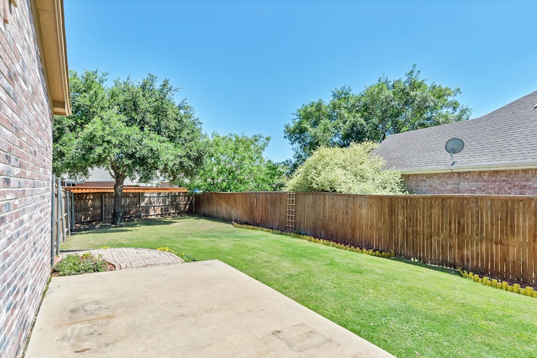 Photo 30 of 30 - 510 Truax Dr, Irving, TX 75063