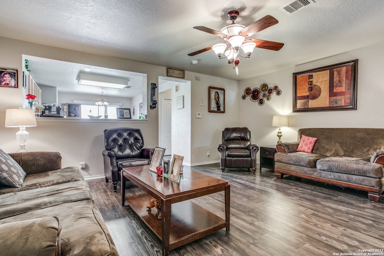 Photo 6 of 21 - 1419 Range Fld, San Antonio, TX 78245