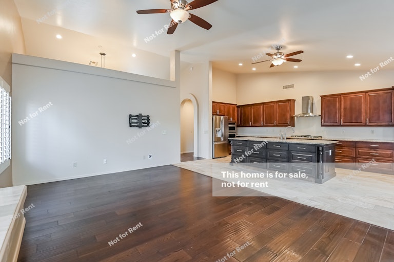 Photo 10 of 27 - 990 S Avenida Los Reyes, Tucson, AZ 85748