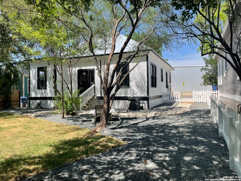 Photo 3 of 32 - 1139 S Saint Marys St, San Antonio, TX 78210