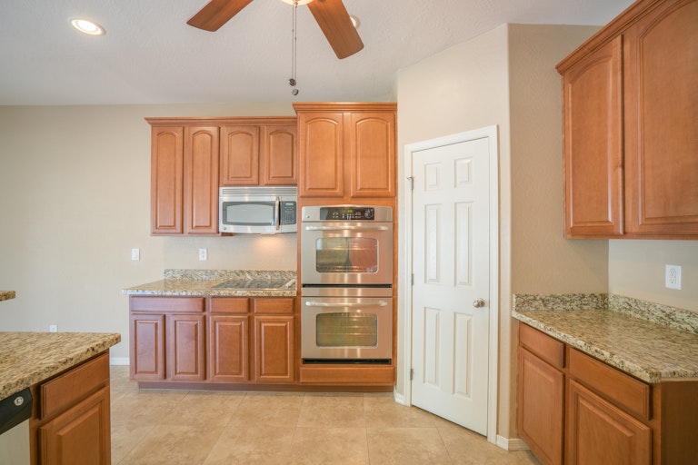 Photo 7 of 37 - 17808 W Ivy Ln, Surprise, AZ 85388