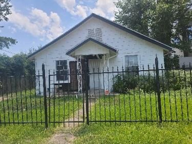 Photo 1 of 7 - 3610 Rosalie St, Houston, TX 77004