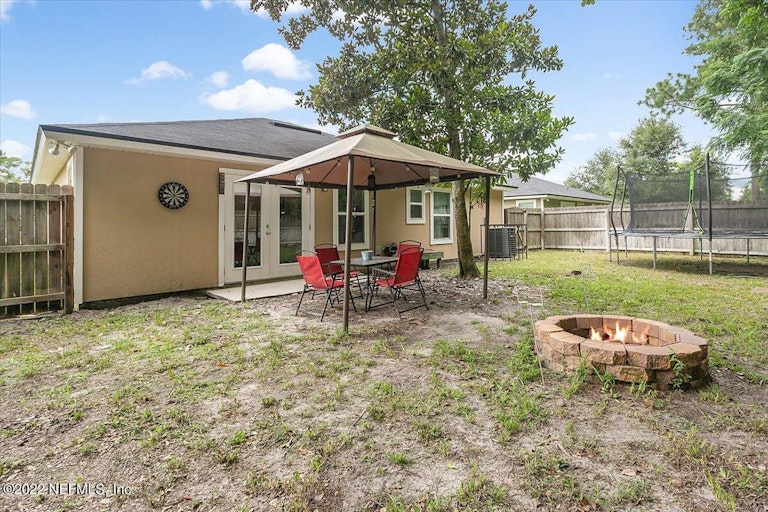 Photo 16 of 17 - 4507 Glendas Meadow Dr, Jacksonville, FL 32210