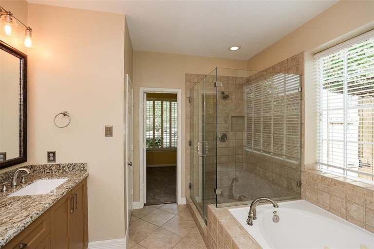 Photo 25 of 50 - 16011 Camillia Trl, Tomball, TX 77377