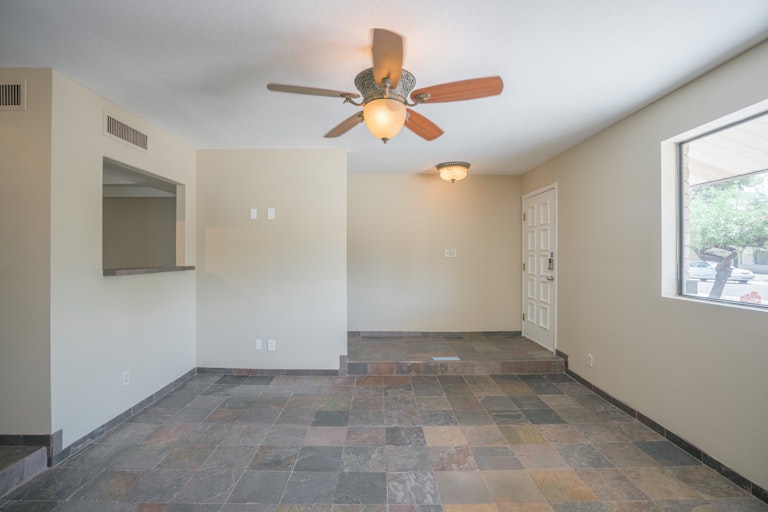 Photo 5 of 29 - 2850 E North Ln, Phoenix, AZ 85028