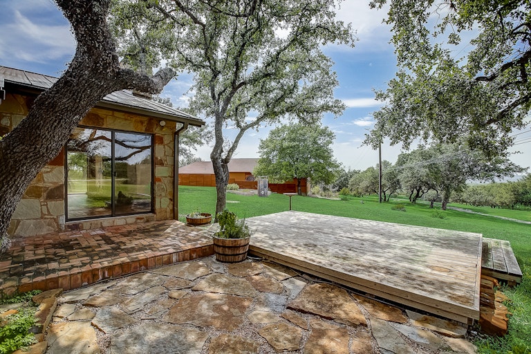 Photo 59 of 60 - 915 Lauder Dr, Spicewood, TX 78669