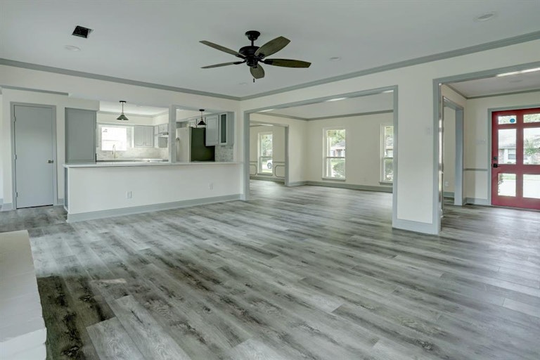 Photo 10 of 27 - 7919 Fairdale Ln, Houston, TX 77063