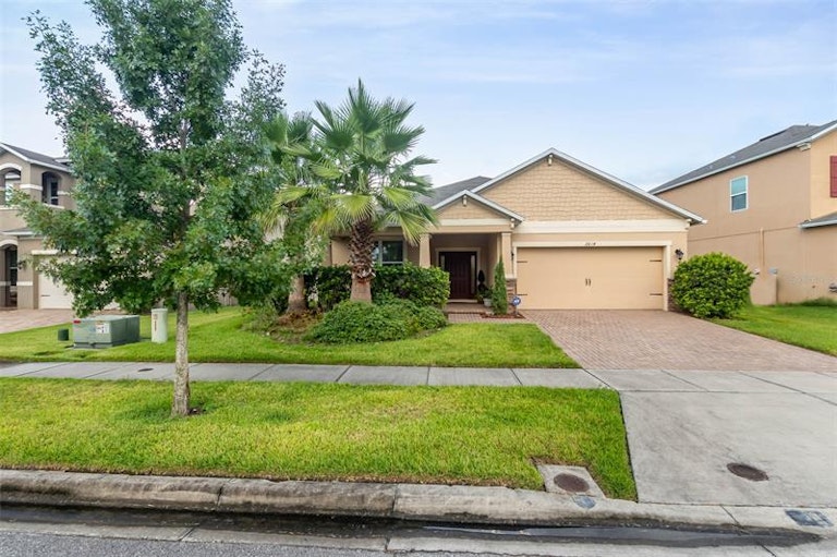 Photo 3 of 28 - 2814 Carter Grove Ln, Kissimmee, FL 34741