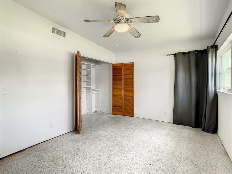 Photo 34 of 47 - 5220 Kings Ct, Orlando, FL 32810