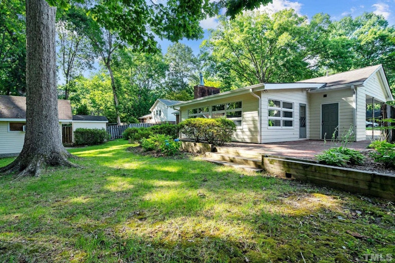 Photo 29 of 38 - 408 Chadwick Dr, Raleigh, NC 27609