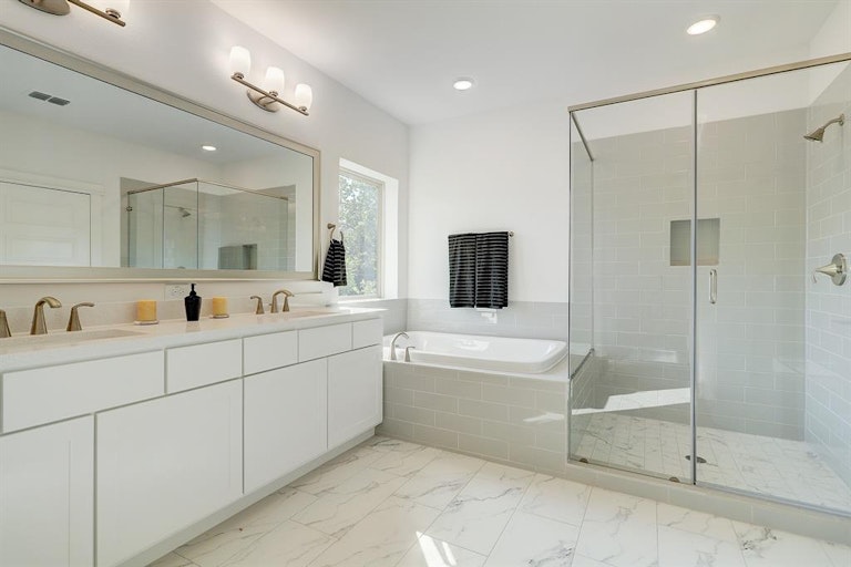 Photo 9 of 24 - 1729 Leilani Dr, Houston, TX 77055