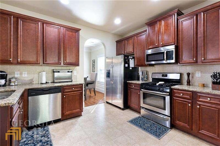 Photo 9 of 24 - 651 Silver Oak Dr, Dallas, GA 30132