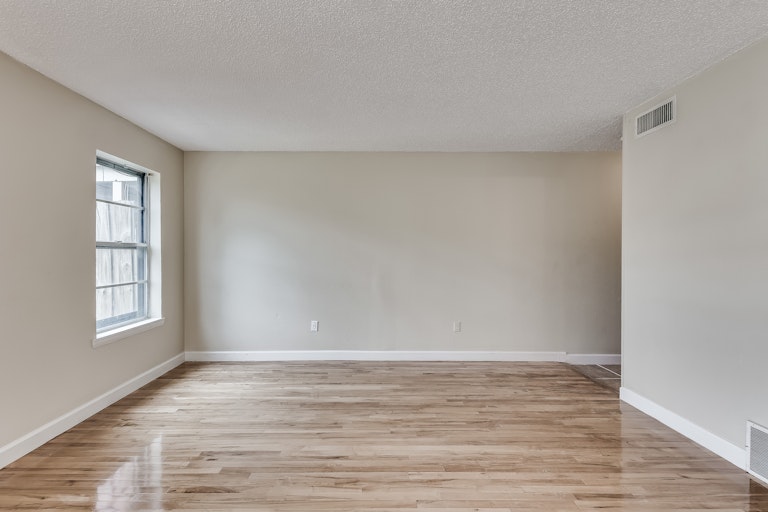 Photo 9 of 21 - 3510 Brook Glen Dr, Garland, TX 75044