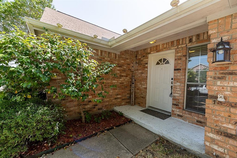 Photo 4 of 23 - 913 Haverstraw Pl, Mesquite, TX 75149