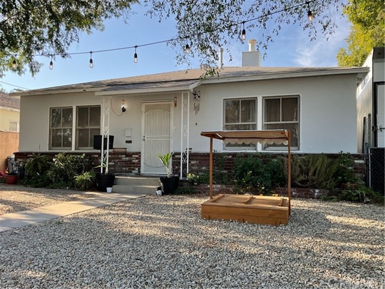 Photo 5 of 15 - 11201 Covello St, Sun Valley, CA 91352