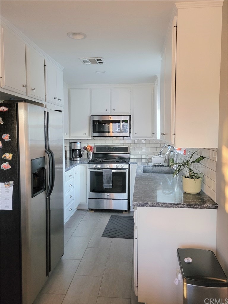 Photo 8 of 39 - 4828 W 135th St, Hawthorne, CA 90250