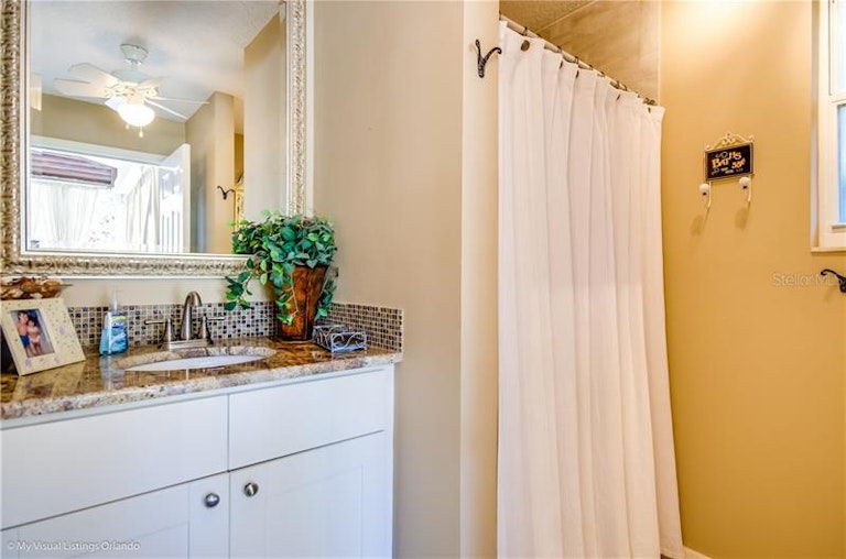 Photo 21 of 25 - 8918 Jonathan Manor Dr, Orlando, FL 32819